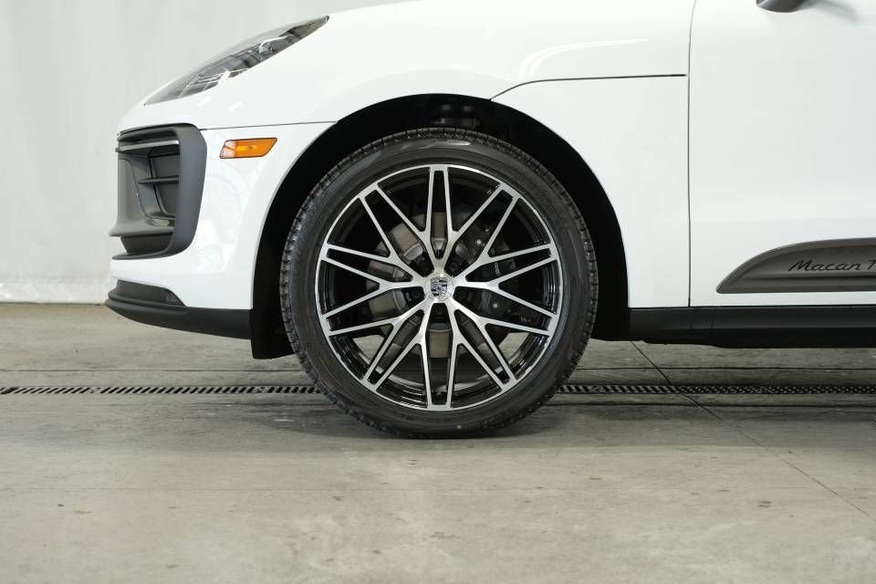 Certified 2025 Porsche Macan Turbo AWD/4WD image 42