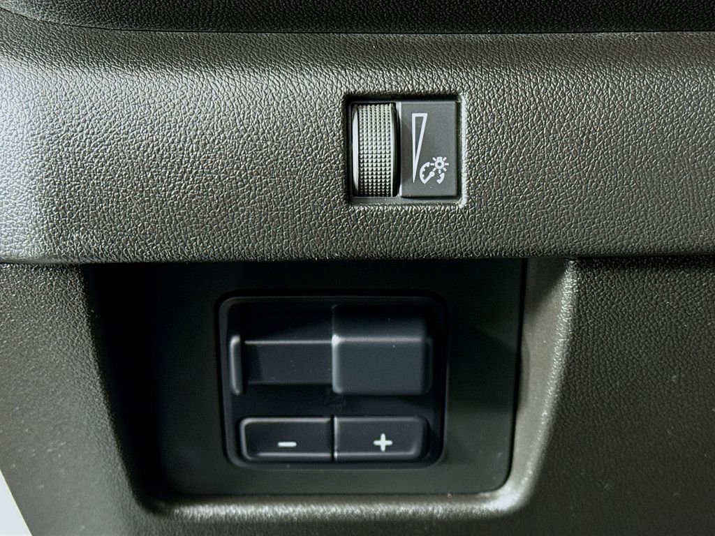 Used 2025 Chevrolet Colorado Trail Boss AWD/4WD image 11