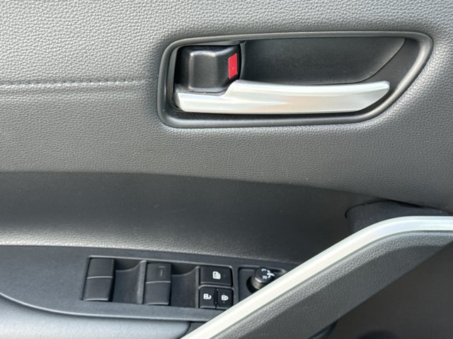 Used 2025 Toyota Corolla Cross XLE FWD image 13