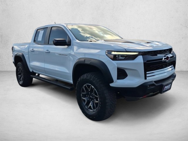 Used 2025 Chevrolet Colorado ZR2 w/ Technology Package AWD/4WD image 3