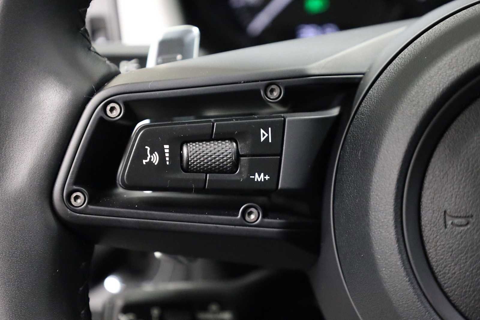 Certified 2026 Porsche Macan image 27