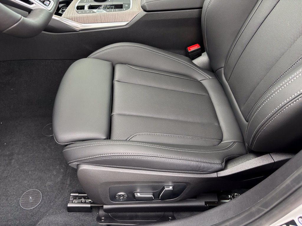 New 2026 BMW 330i xDrive Sedan w/ M Sport Package AWD/4WD image 15