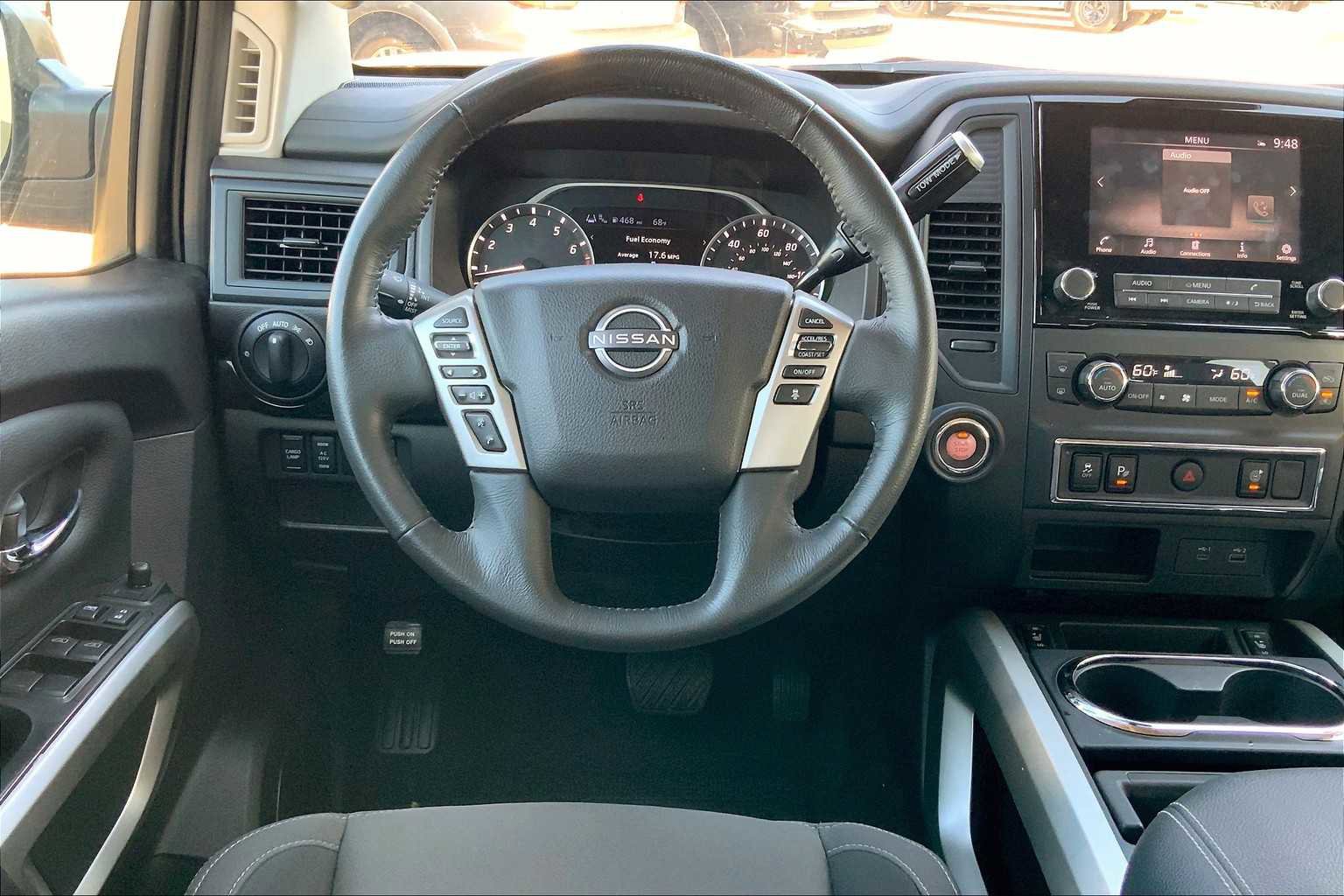 Used 2024 Nissan Titan SV w/ SV Convenience Package image 5