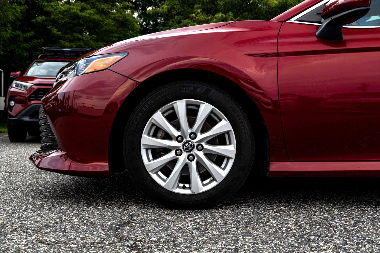 Used 2020 Toyota Camry LE image 10