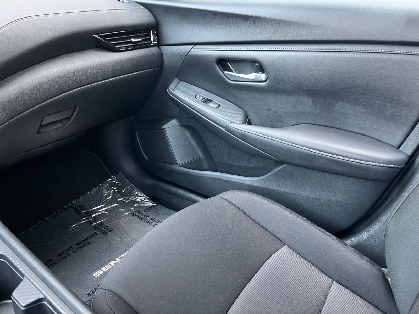Used 2025 Nissan Sentra SV FWD image 40
