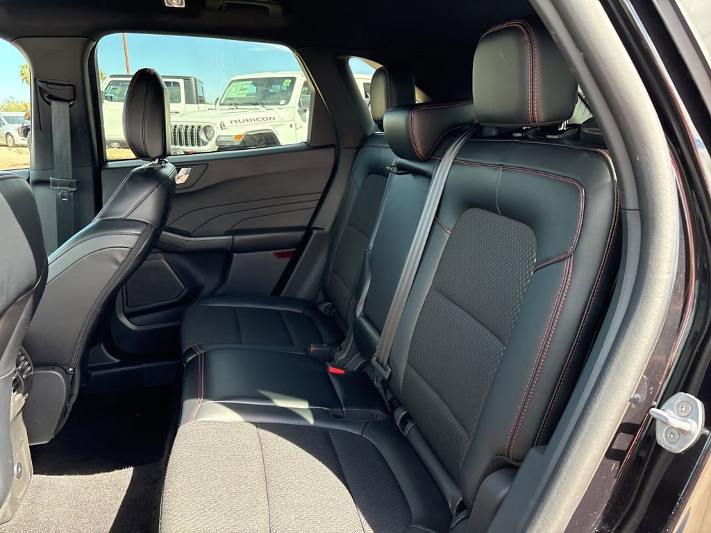 Used 2025 Ford Escape ST-Line Select AWD/4WD image 18