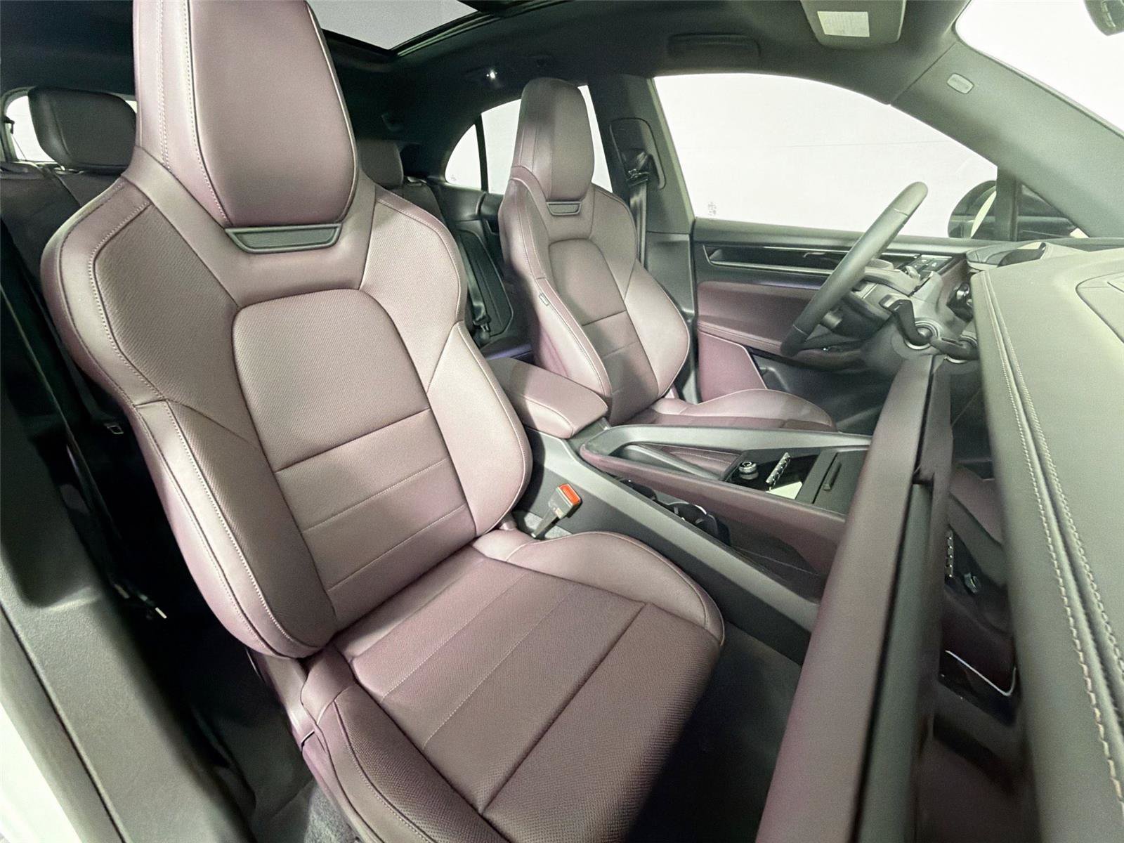 Certified 2026 Porsche Macan 4 Electric RWD image 28