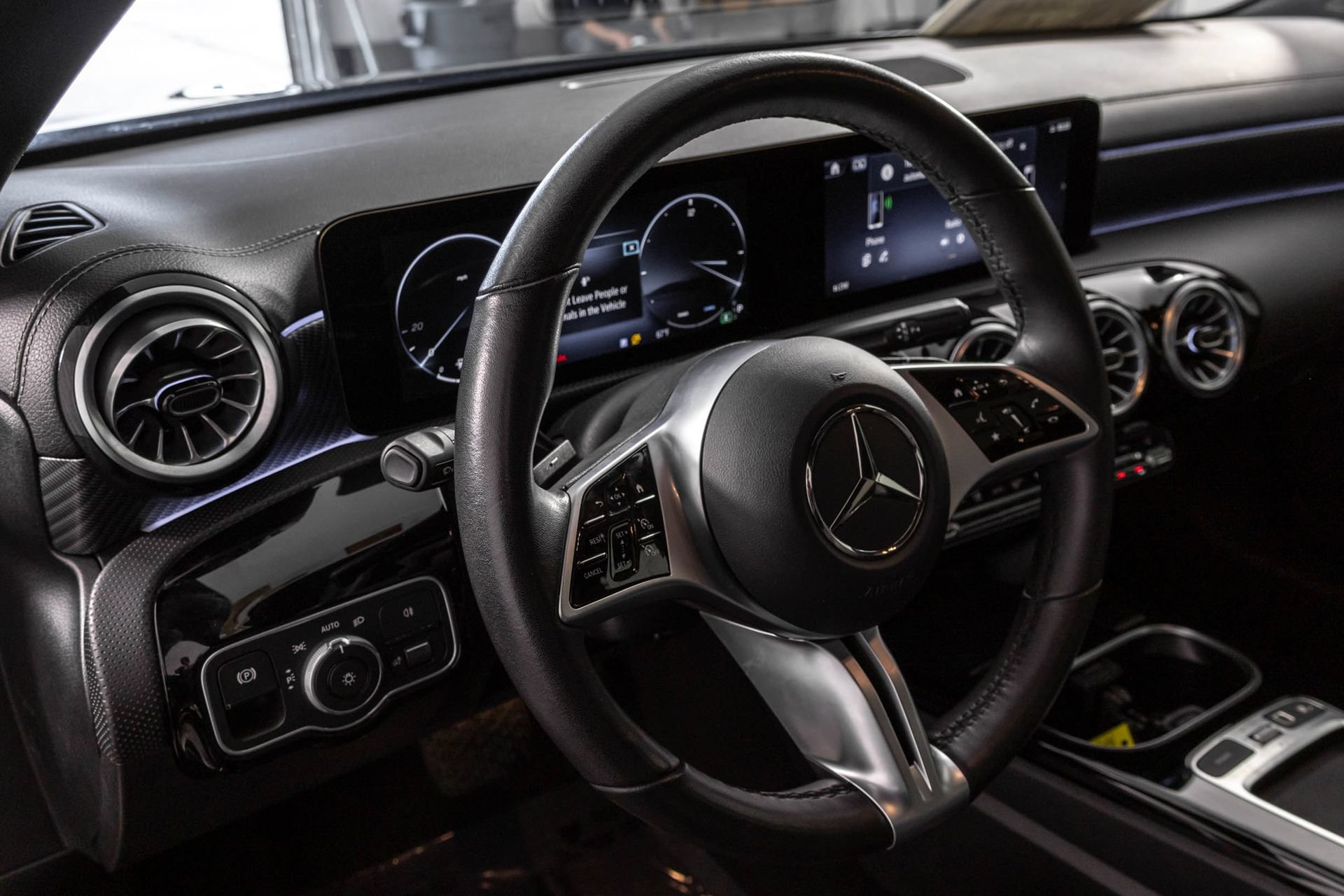 Used 2025 Mercedes-Benz CLA 250 4MATIC image 32