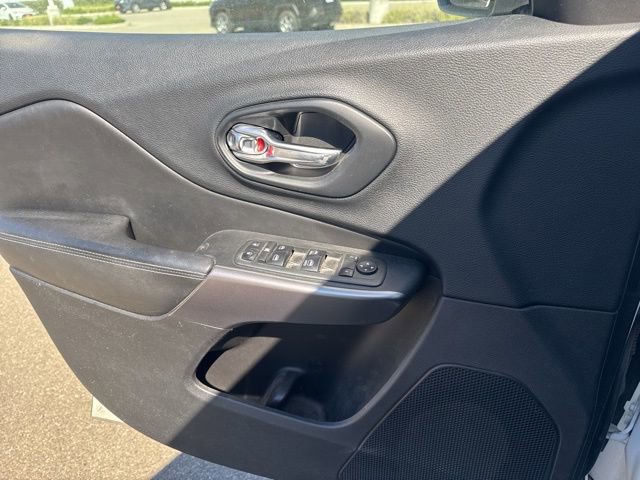 Used 2019 Jeep Cherokee Latitude Plus w/ Comfort/Convenience Group image 14