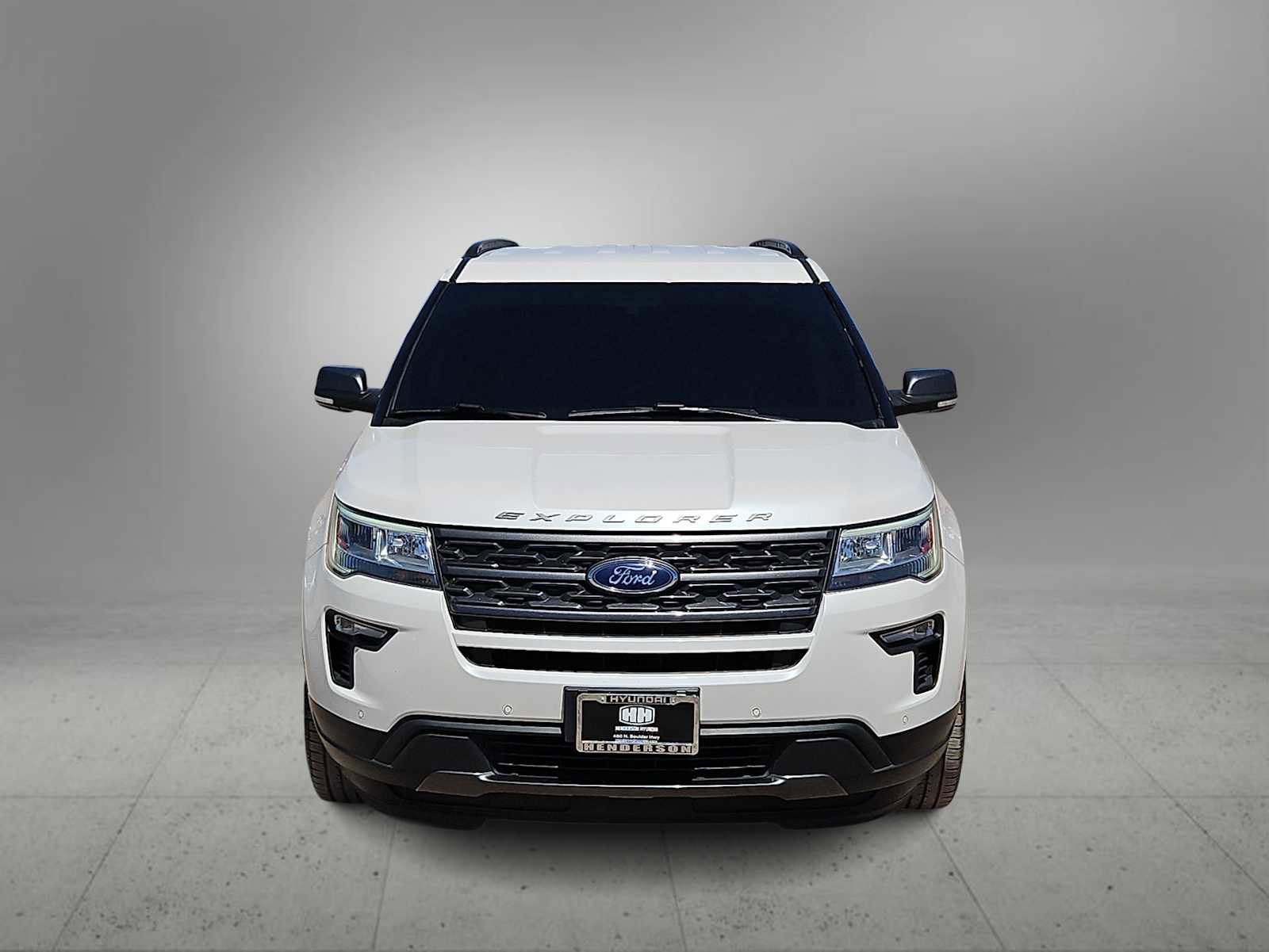 Used 2018 Ford Explorer XLT w/ Equipment Group 202A FWD image 3