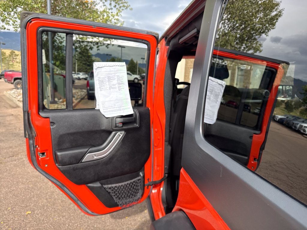 Used 2015 Jeep Wrangler Unlimited Rubicon w/ Connectivity Group AWD/4WD image 20
