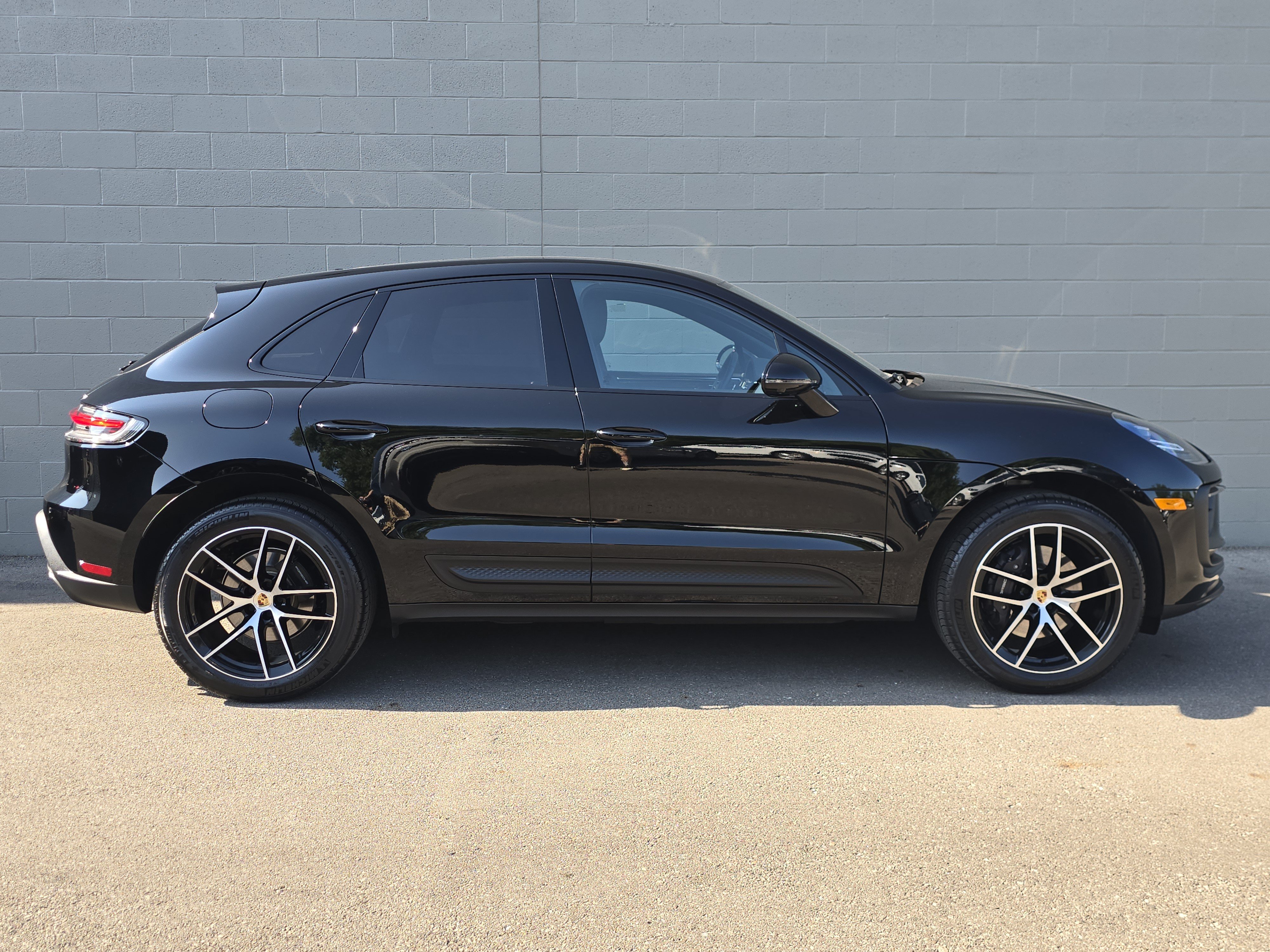 Certified 2026 Porsche Macan AWD/4WD image 17