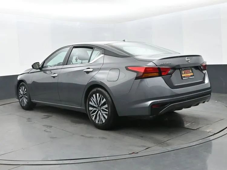 Used 2025 Nissan Altima 2.5 SV image 9