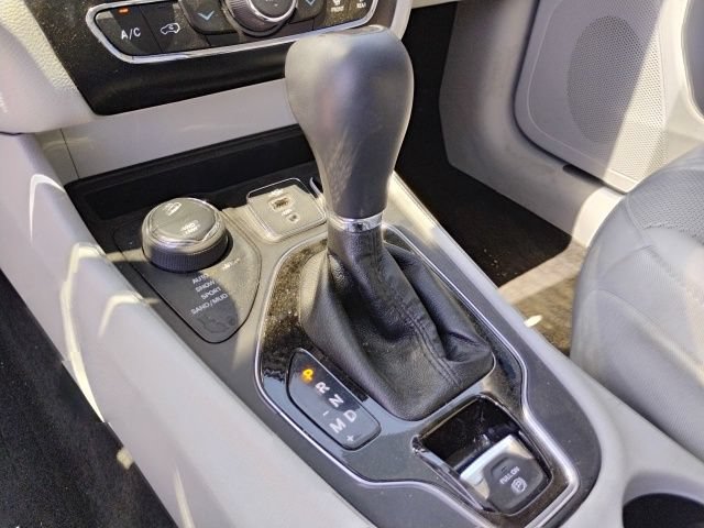 Used 2019 Jeep Cherokee Limited w/ Trailer Tow Group AWD/4WD image 20