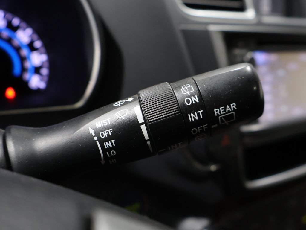 Used 2013 Toyota Highlander Limited AWD/4WD image 38