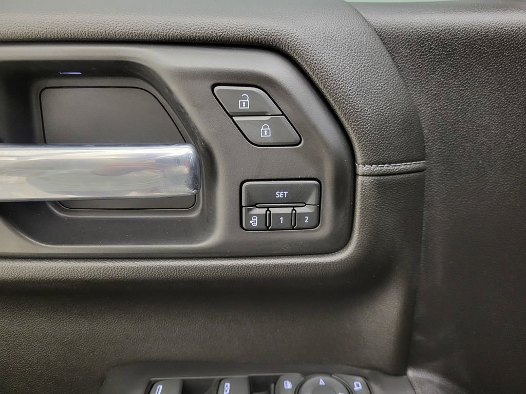 Used 2022 GMC Sierra 1500 Denali w/ Denali Premium Package image 3