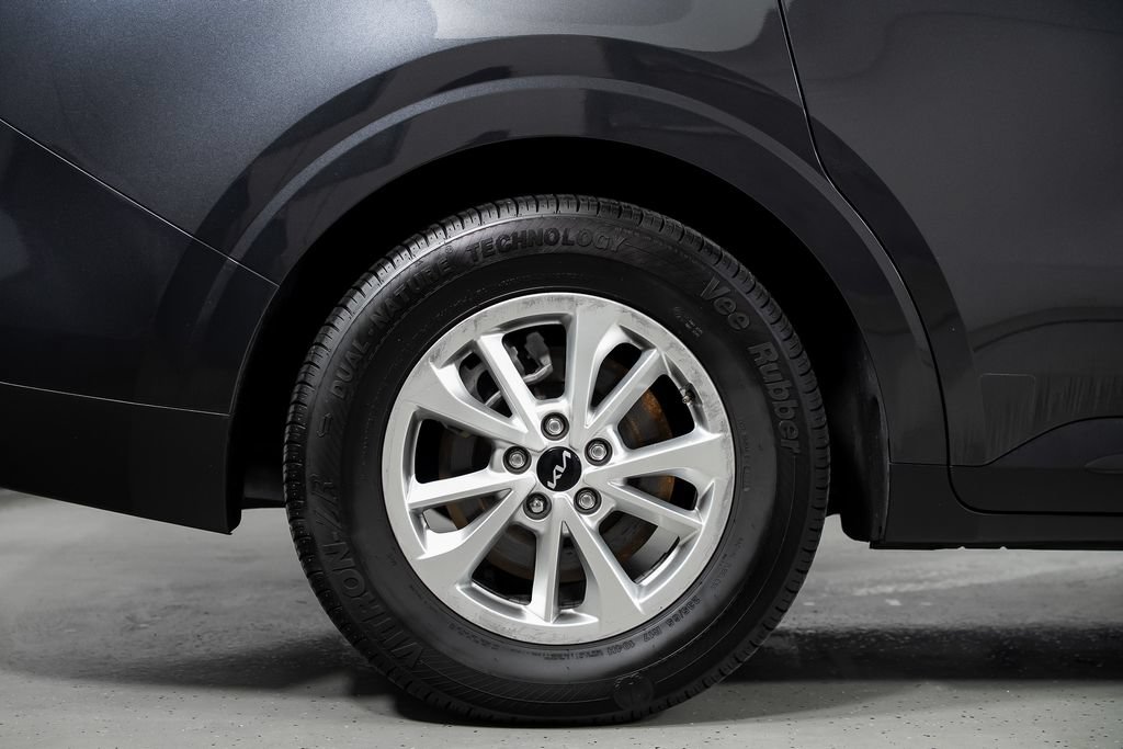 Used 2023 Kia Carnival LX FWD image 6