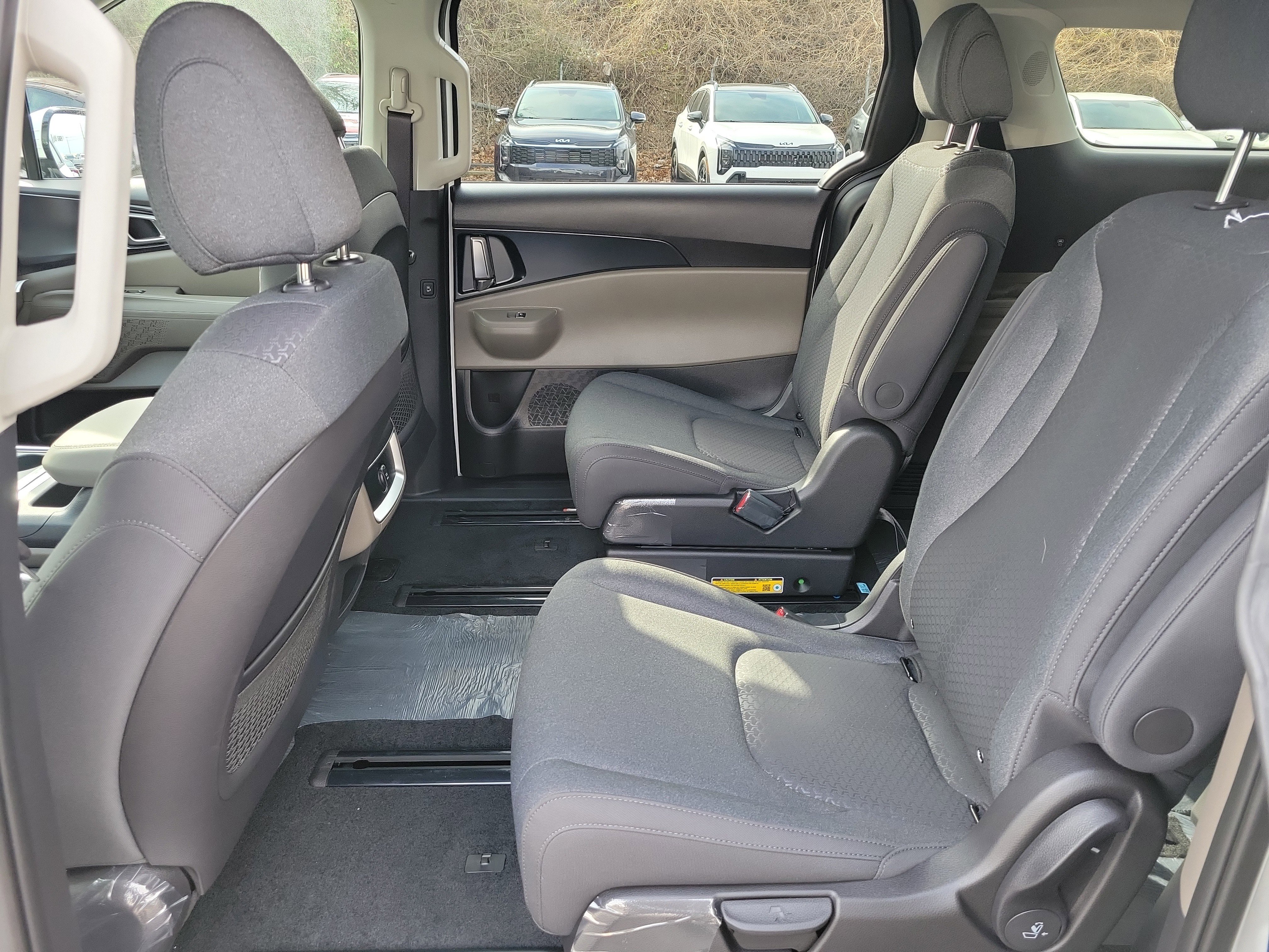 New 2026 Kia Carnival LX image 11