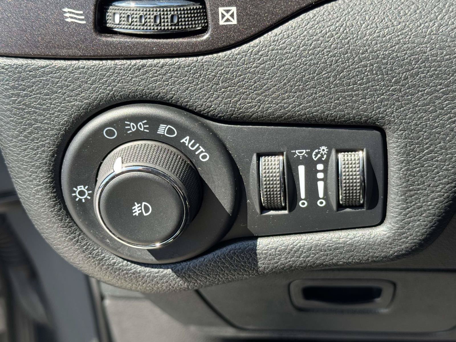 Used 2022 Jeep Cherokee Trailhawk AWD/4WD image 10