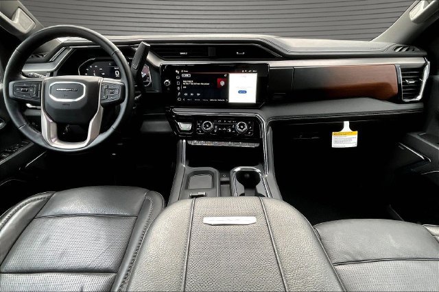 Used 2025 GMC Sierra 2500 Denali w/ Technology Package AWD/4WD image 8