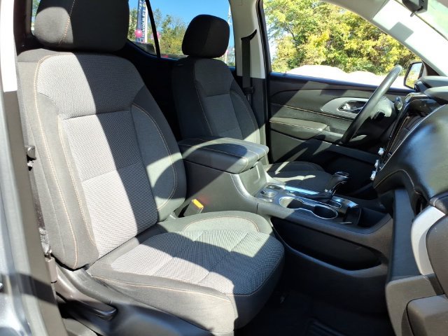 Used 2020 Chevrolet Traverse LT w/ Driver Confidence II Package AWD/4WD image 8