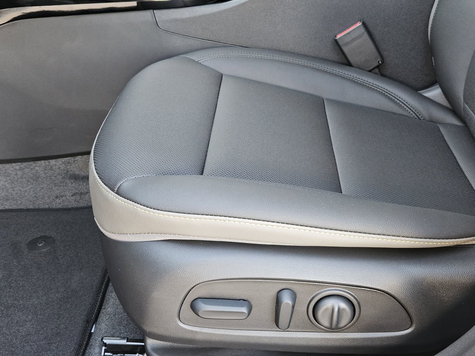 New 2026 Chevrolet Trax ACTIV w/ Sunroof Package image 24