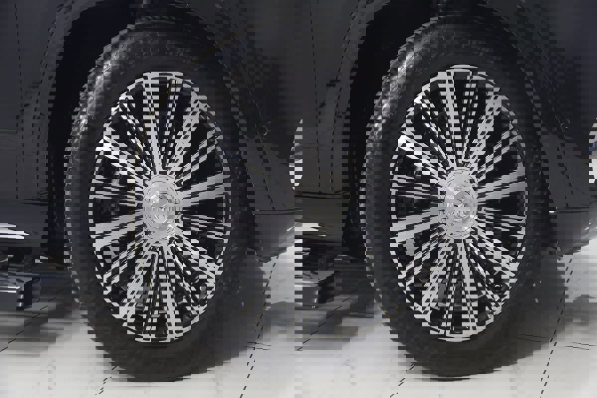 Used 2022 Mercedes-Benz Maybach GLS 600 4MATIC image 23