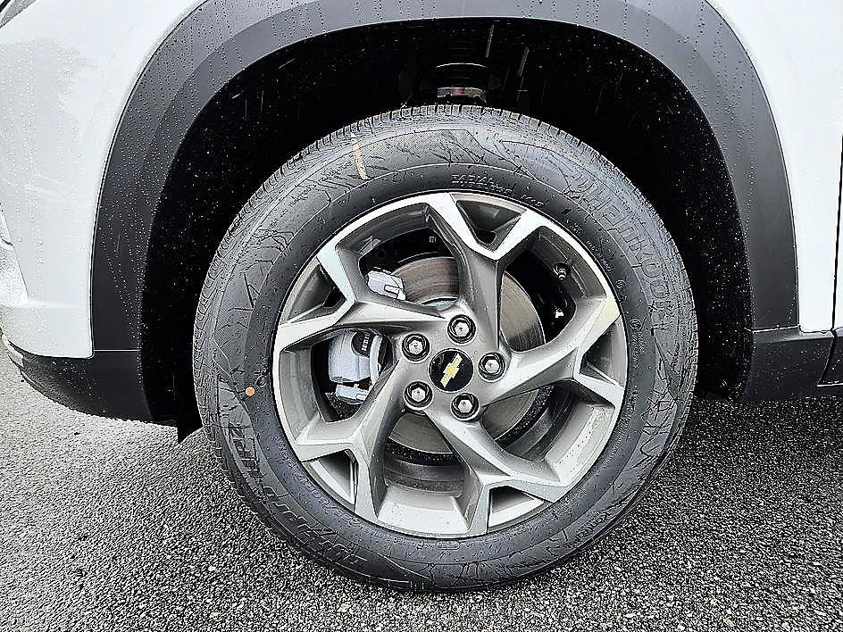Used 2026 Chevrolet Trax LT FWD image 8