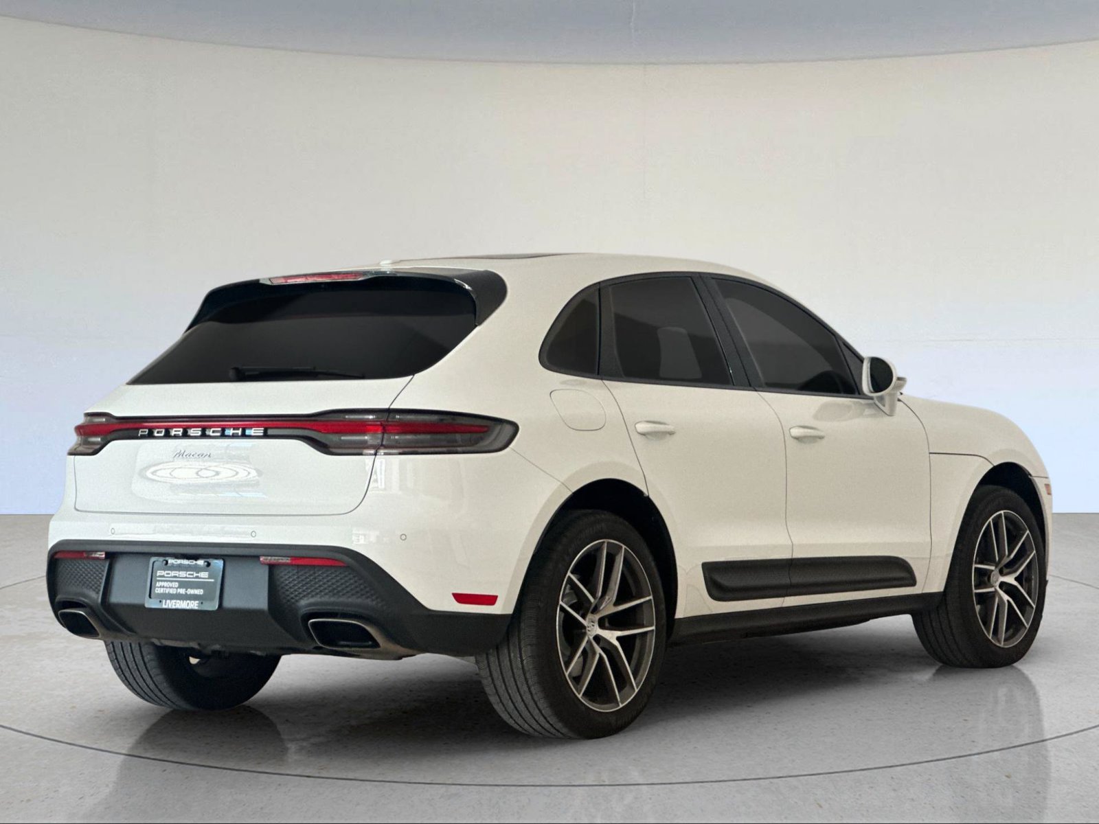 Certified 2023 Porsche Macan AWD/4WD image 8