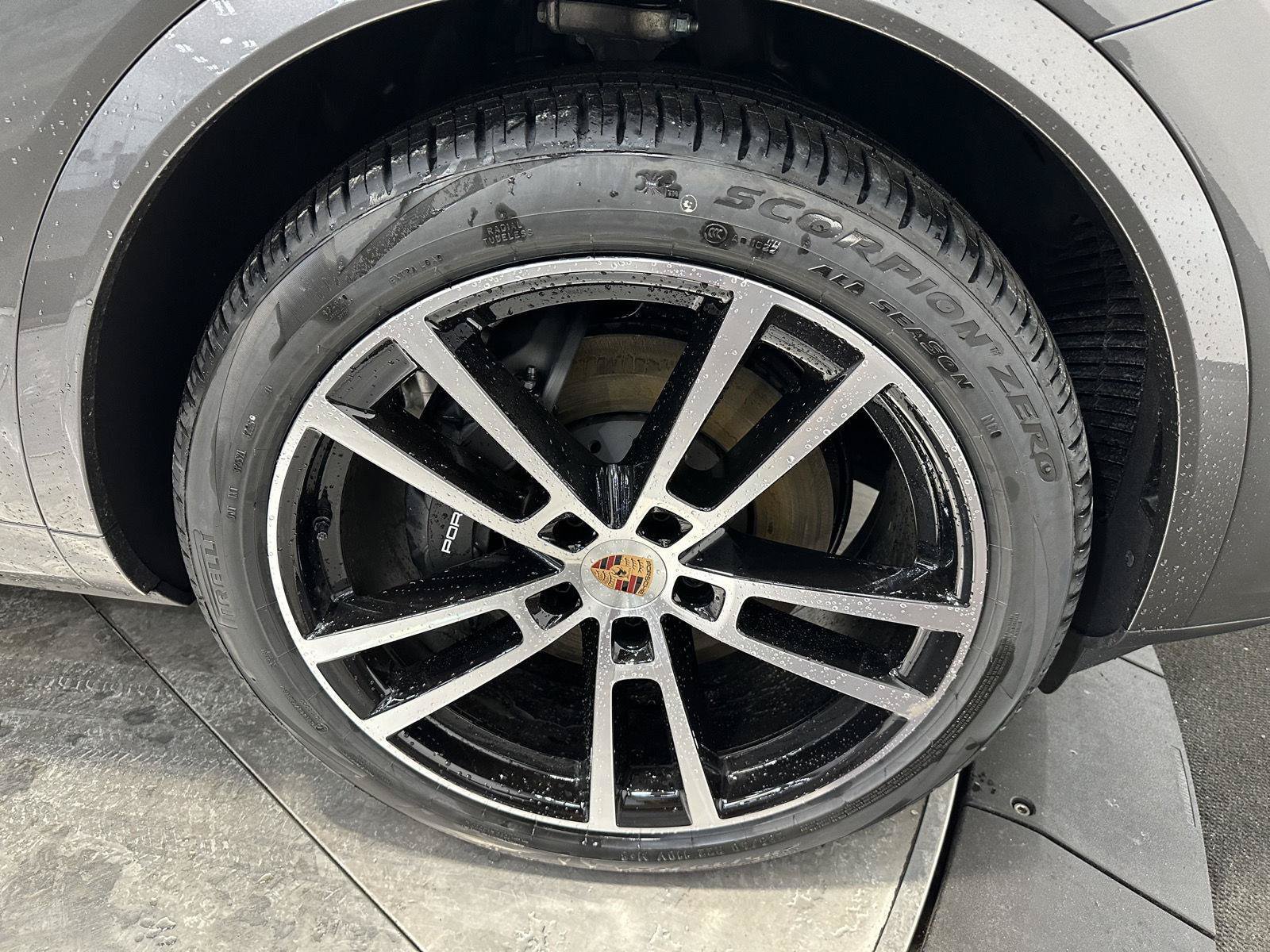 New 2026 Porsche Cayenne Coupe AWD/4WD image 14