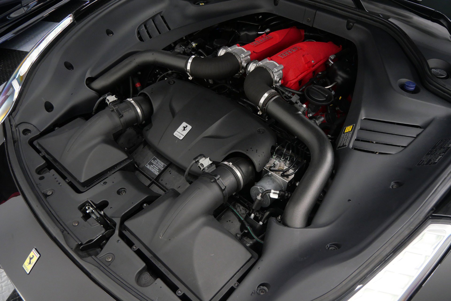Used 2015 Ferrari California T RWD image 43