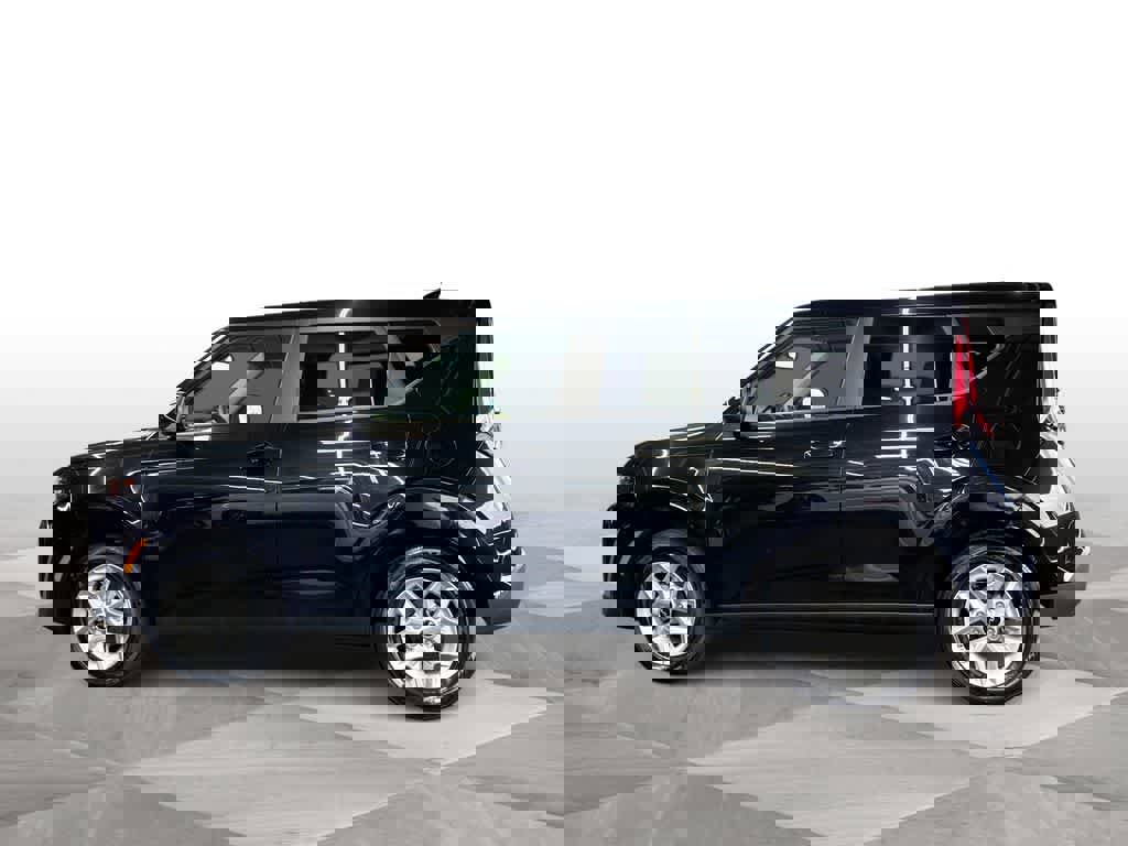 Used 2025 Kia Soul LX w/ LX Technology Package FWD image 5