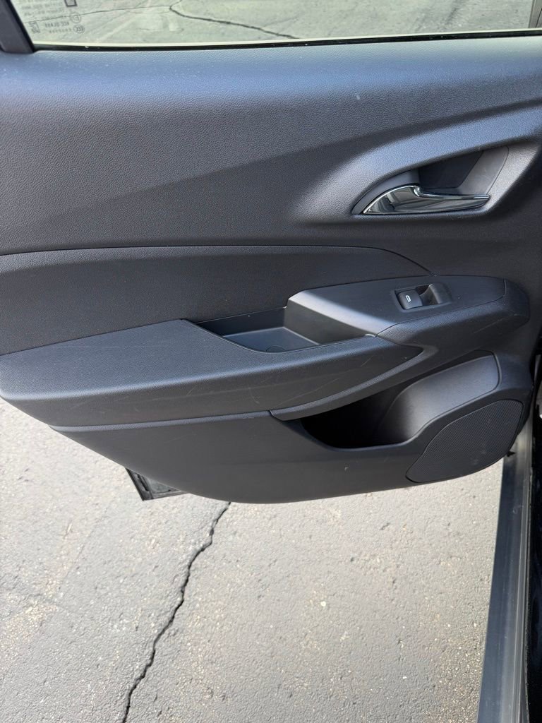 Used 2025 Chevrolet Trax LT FWD image 9