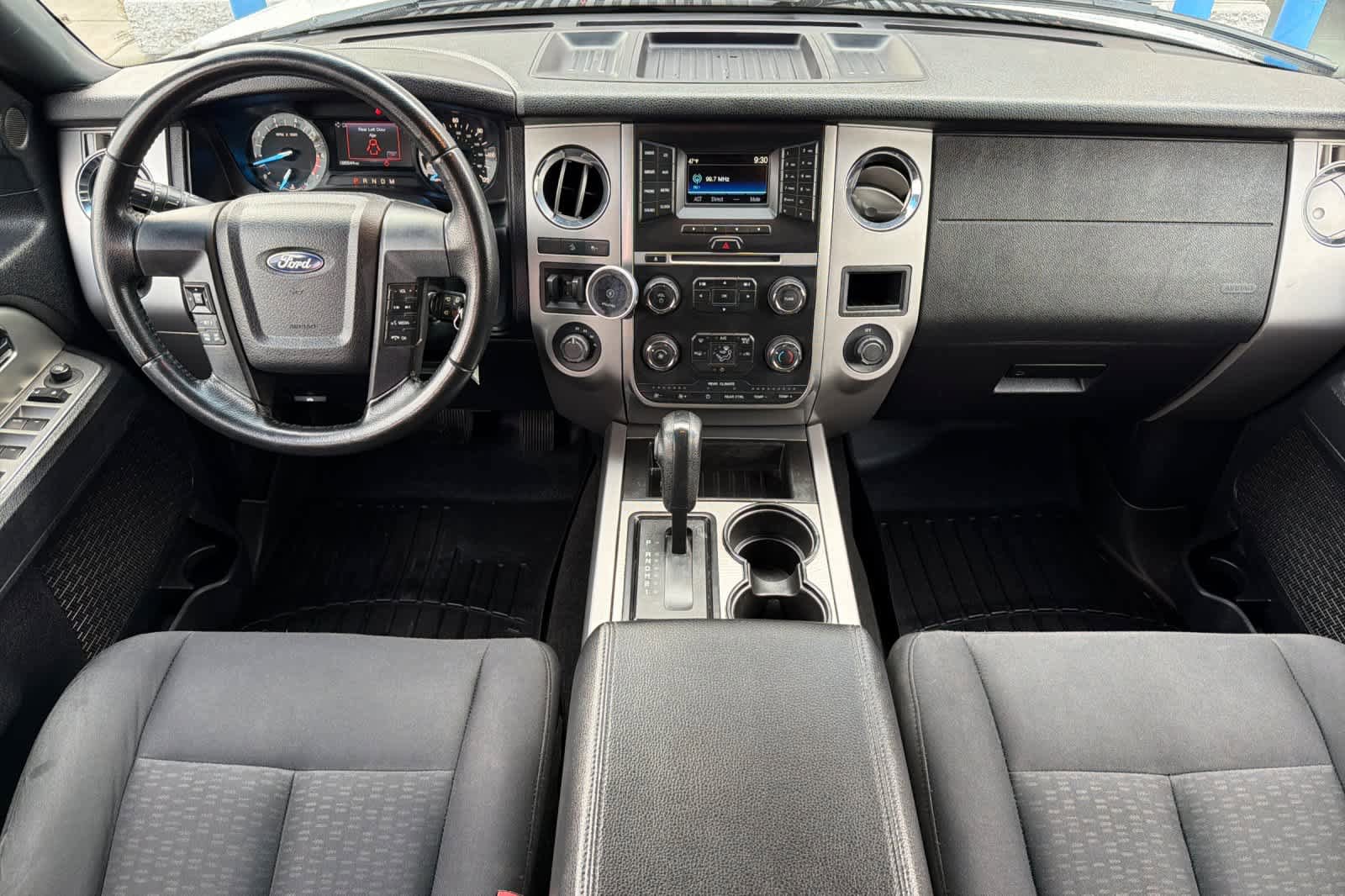 Used 2017 Ford Expedition XLT image 3