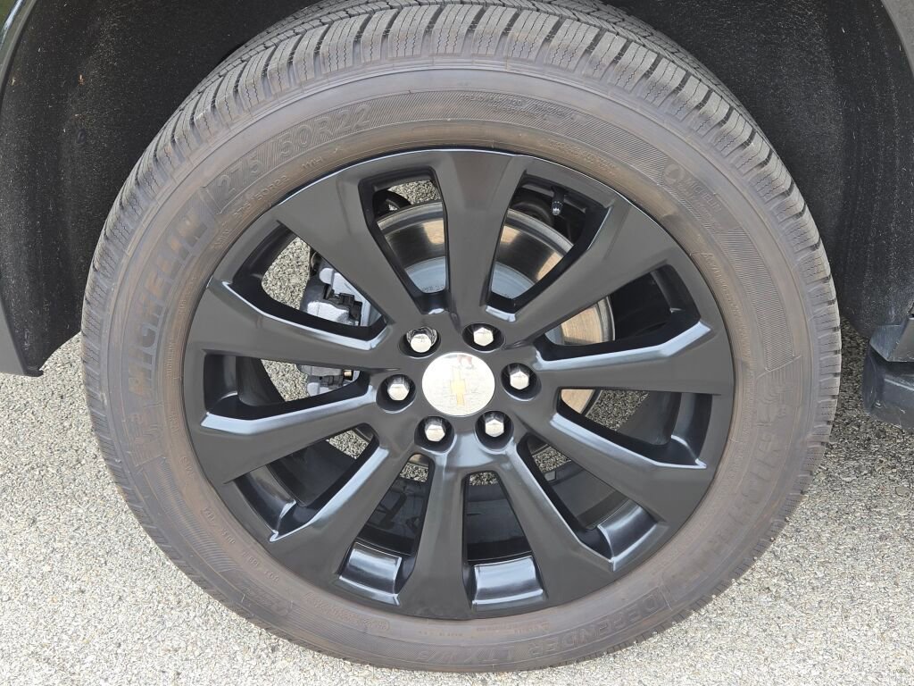 Used 2025 Chevrolet Suburban Premier image 8