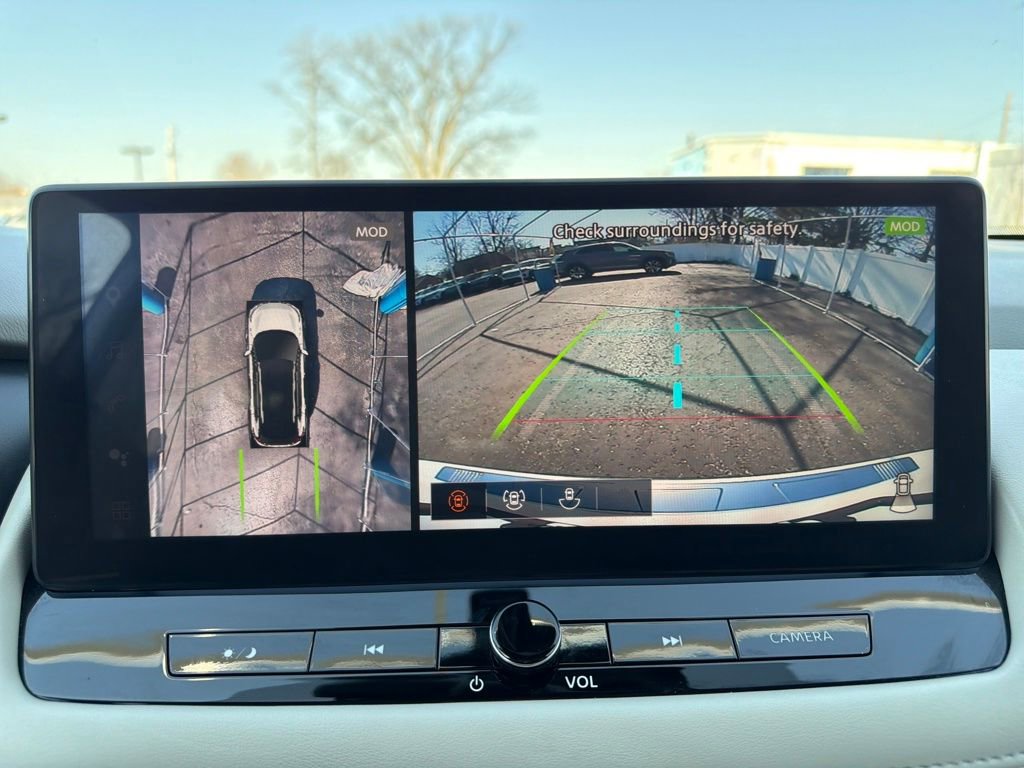 Used 2025 Nissan Rogue SL w/ SL Premium Package image 23