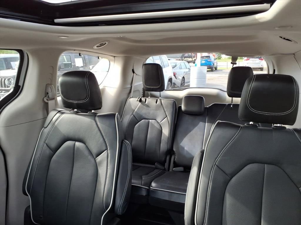 Certified 2023 Chrysler Pacifica Limited FWD image 14