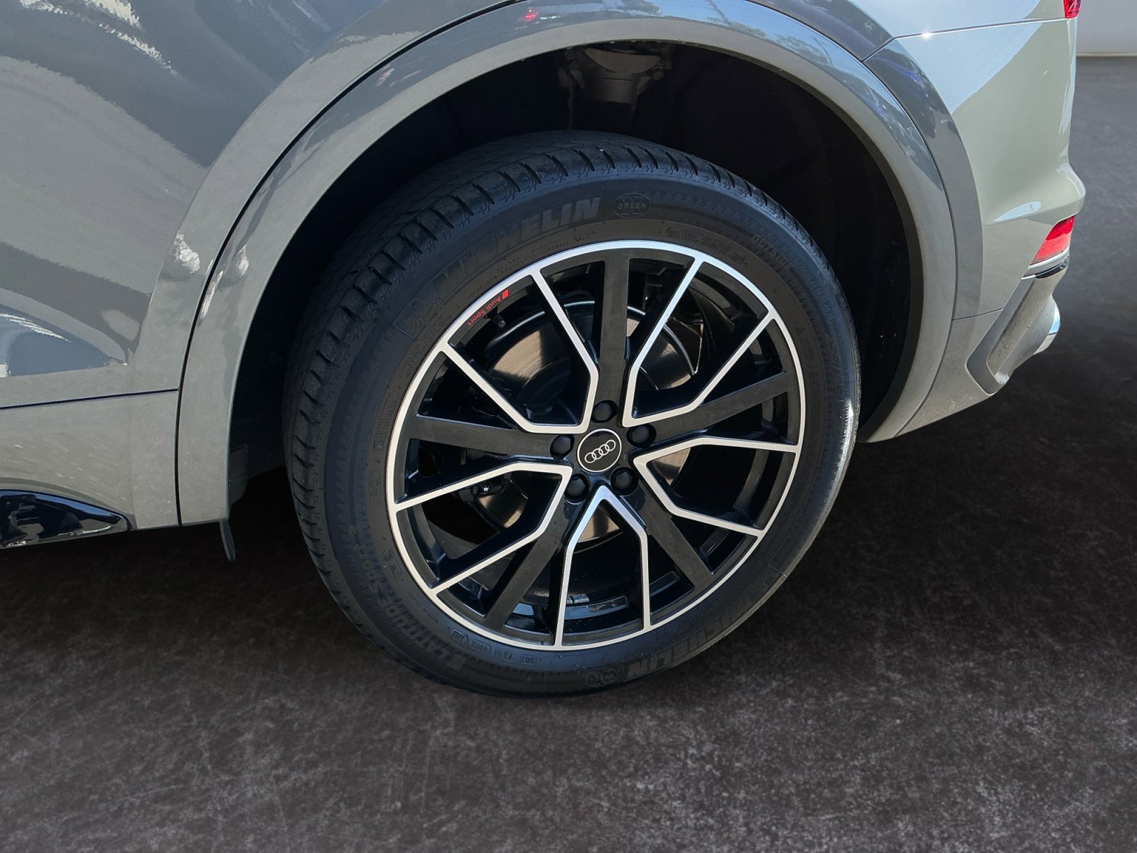 Used 2023 Audi SQ5 Premium Plus w/ Premium Plus Package image 9