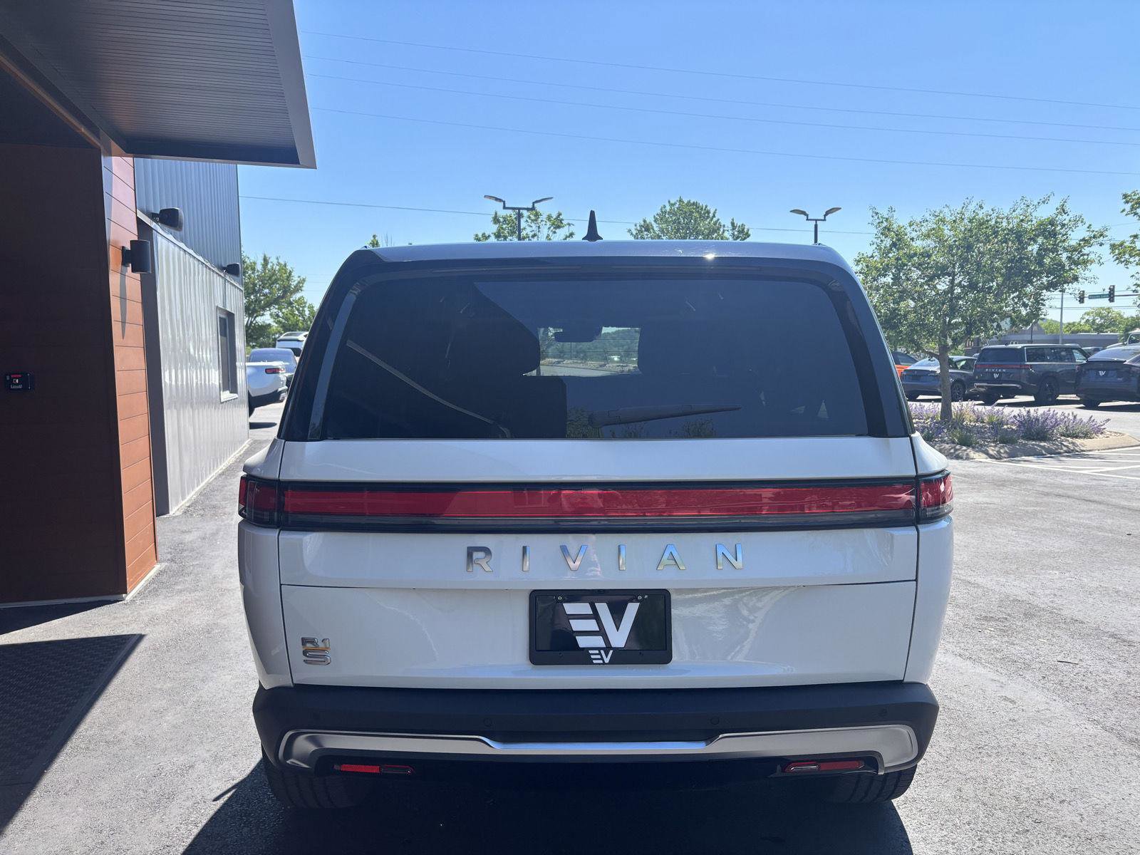 Used 2023 Rivian R1S Adventure AWD/4WD image 6