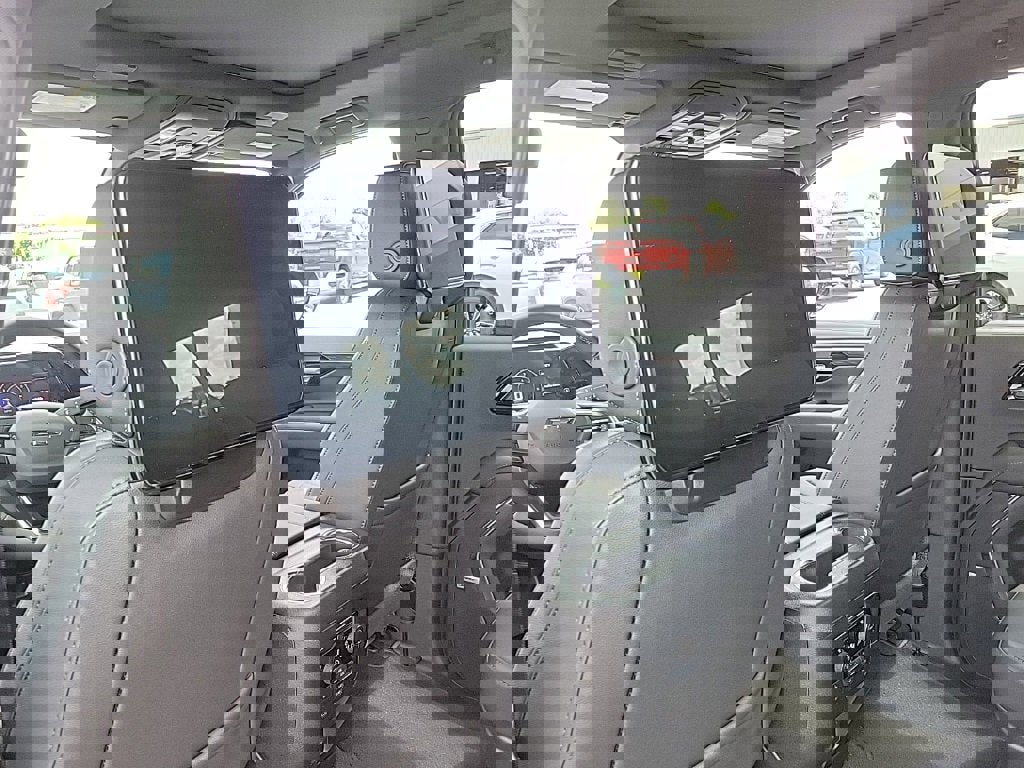 New 2025 Chevrolet Suburban Z71 w/ Z71 Off-Road Package image 6