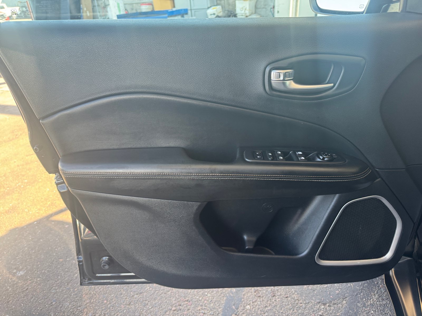 Used 2018 Jeep Compass Latitude w/ Popular Equipment Group FWD image 11