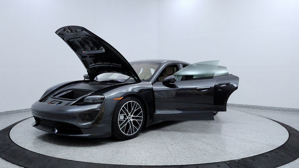 Used 2020 Porsche Taycan Turbo image 9