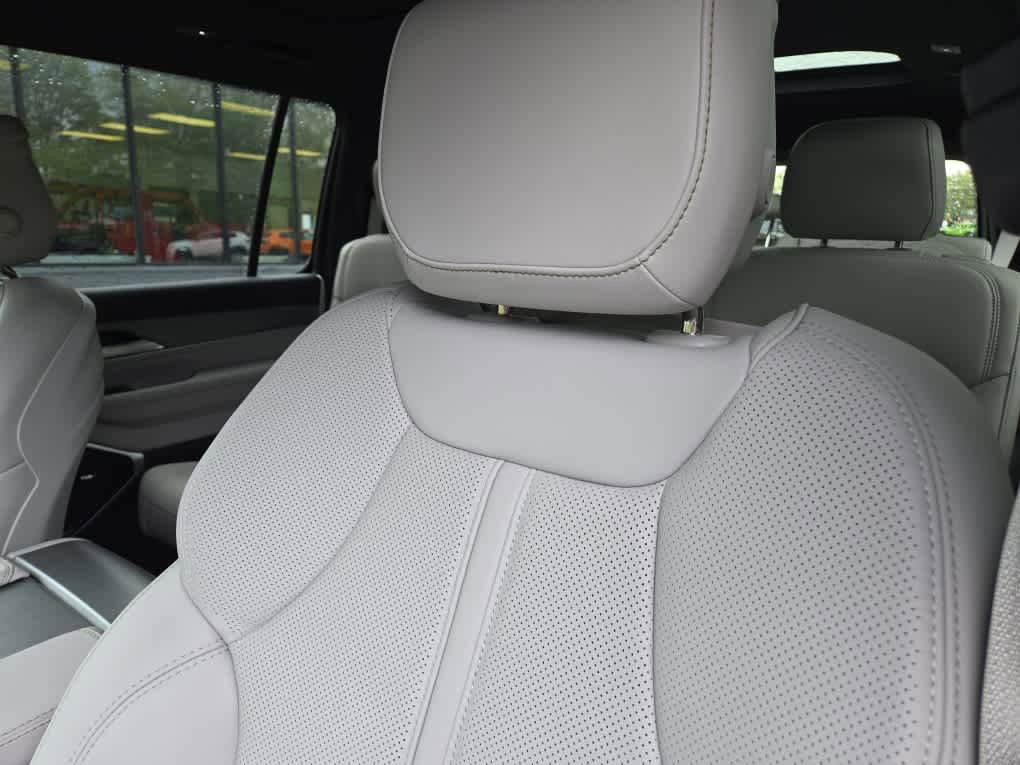 New 2026 Jeep Grand Wagoneer Limited AWD/4WD image 13