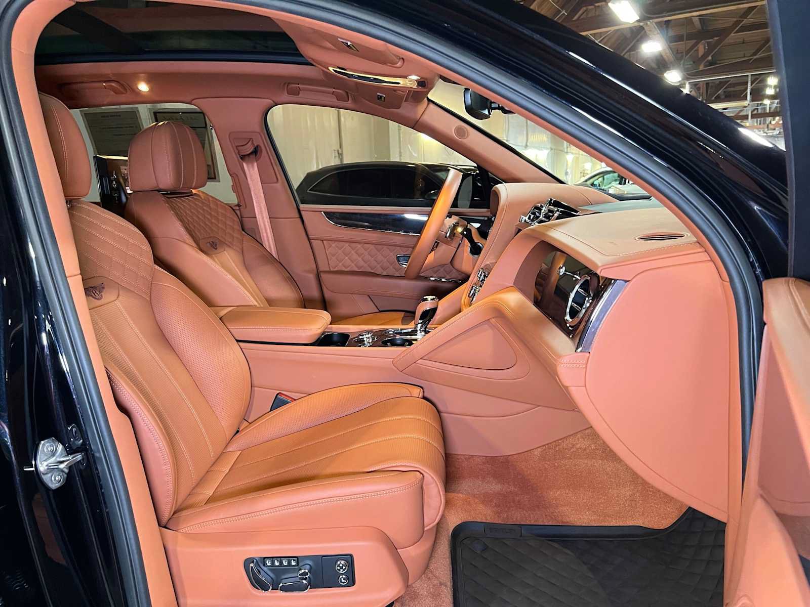 Used 2022 Bentley Bentayga AWD/4WD image 12