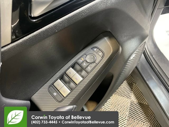 Used 2025 Mitsubishi Outlander SE image 11