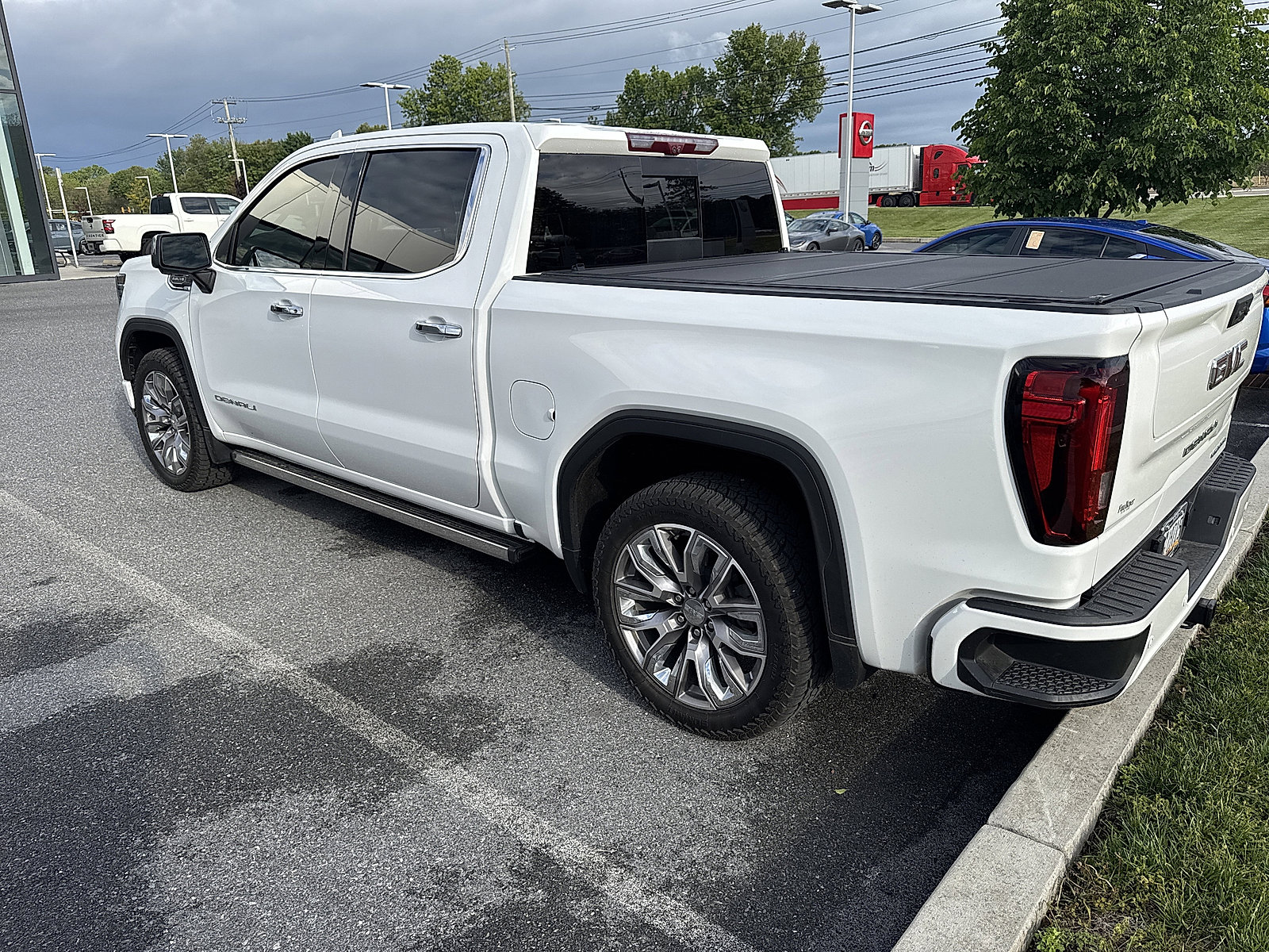 Used 2023 GMC Sierra 1500 Denali w/ Denali Reserve Package AWD/4WD image 4