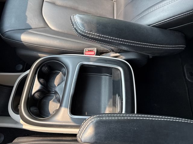 Used 2024 Chrysler Pacifica Limited FWD image 23