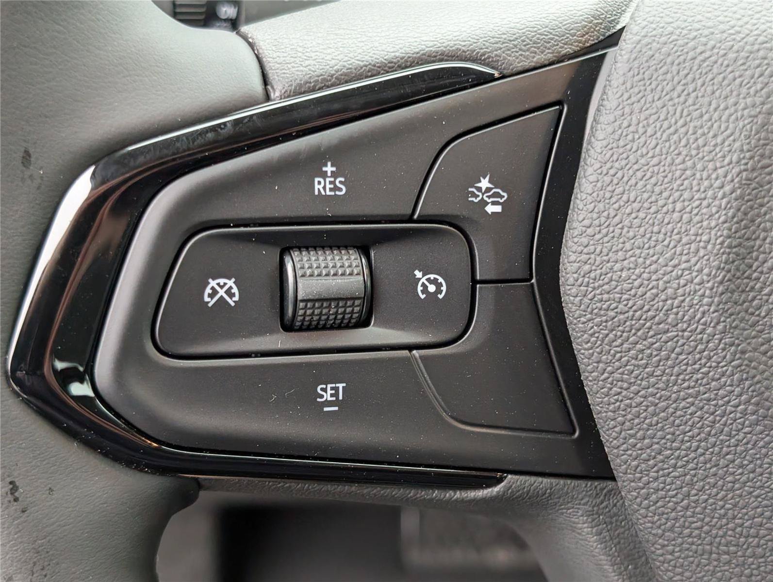 New 2027 Chevrolet Bolt LT w/ Comfort Package FWD image 17