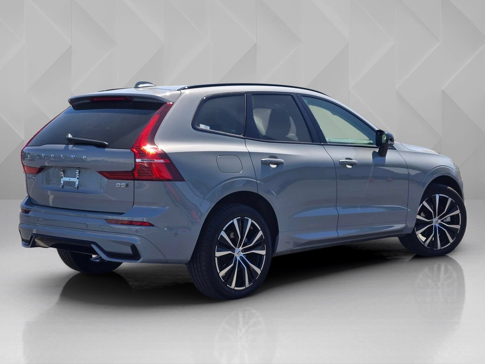 Certified 2025 Volvo XC60 B5 Plus AWD/4WD image 9