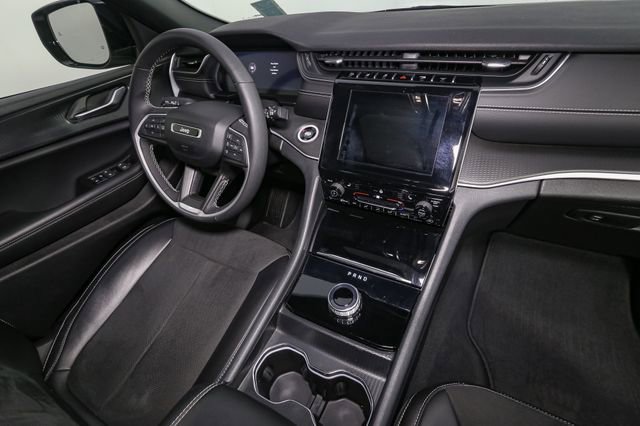 Used 2024 Jeep Grand Cherokee Altitude AWD/4WD image 19